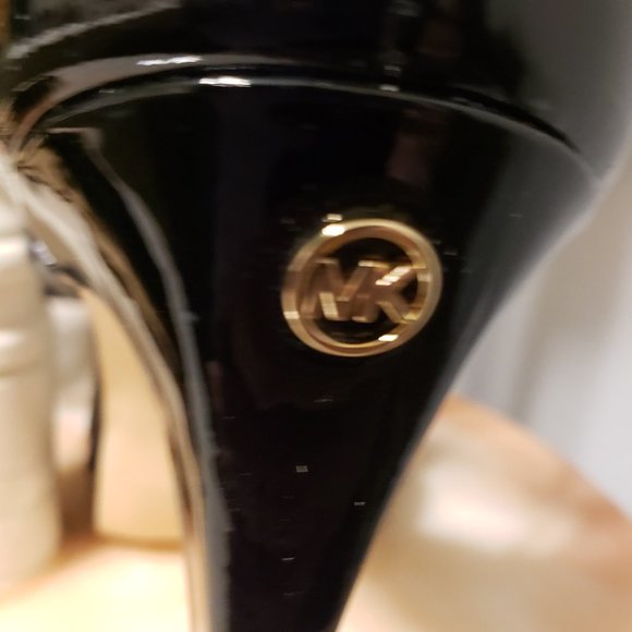 Michael Kors T-Strap Black Leather Open Toe Platform Sandals - Picture 4 of 10